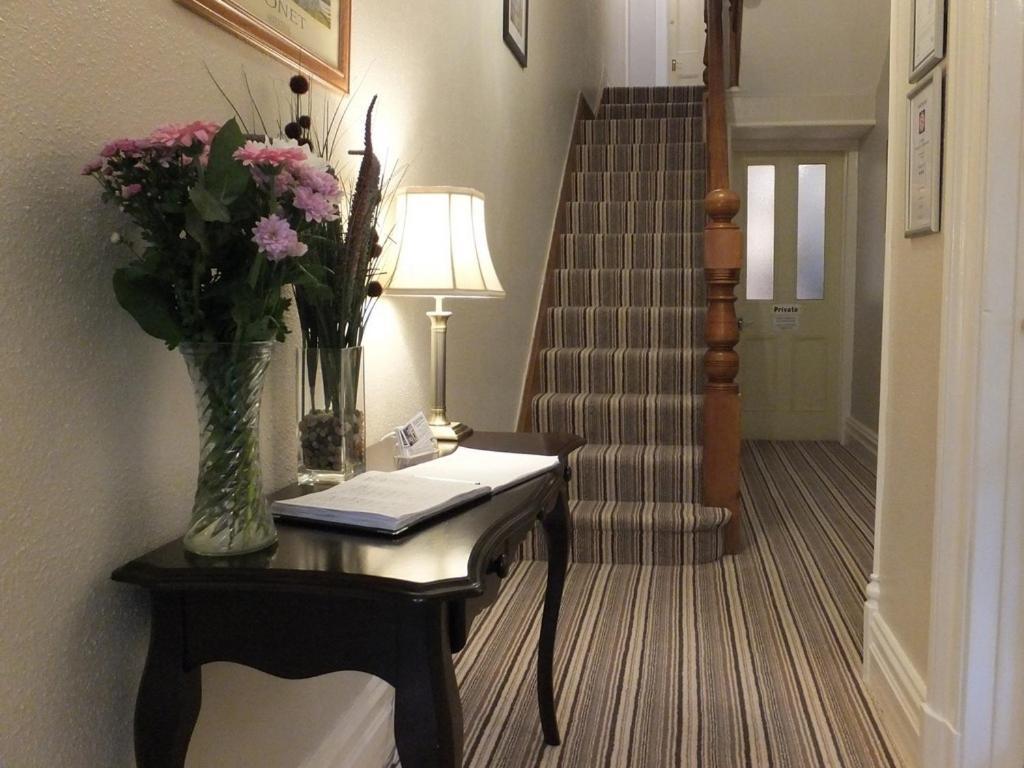 Holmlea Guest House Exclusively For Adults Windermere Bagian luar foto