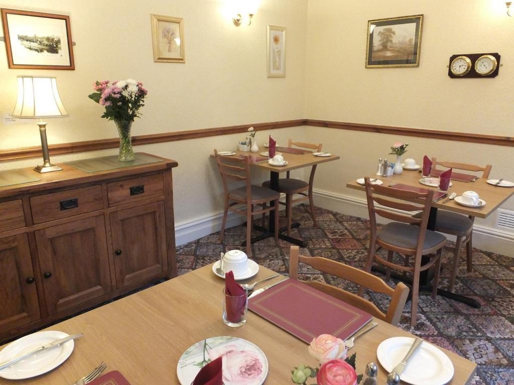 Holmlea Guest House Exclusively For Adults Windermere Bagian luar foto
