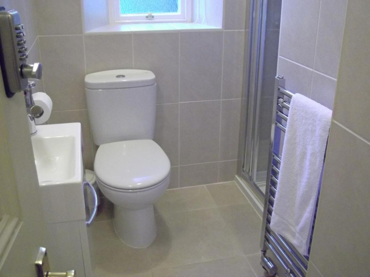Holmlea Guest House Exclusively For Adults Windermere Bagian luar foto